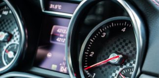 Sådan finder du en billig bilforsikring