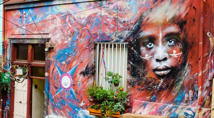 Hvide almue fodlister i hårdt materiale