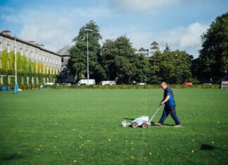 Køb en effektiv græsslåmaskine